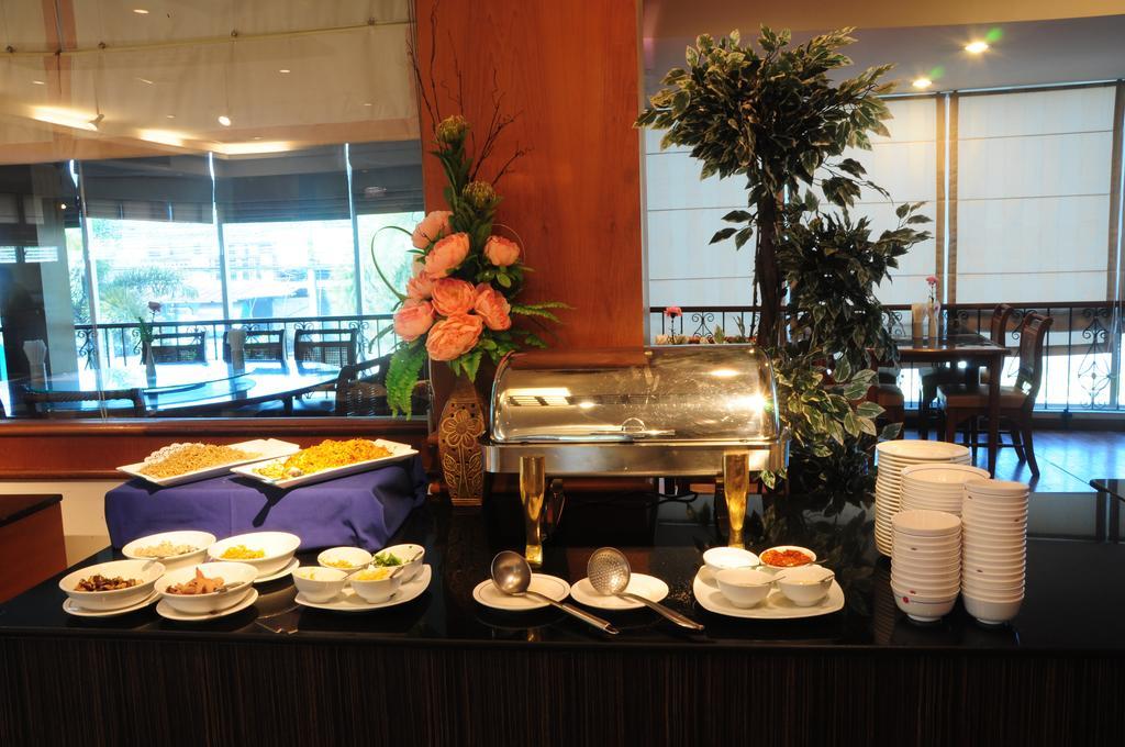 New Travel Lodge Hotel Chanthaburi Buitenkant foto
