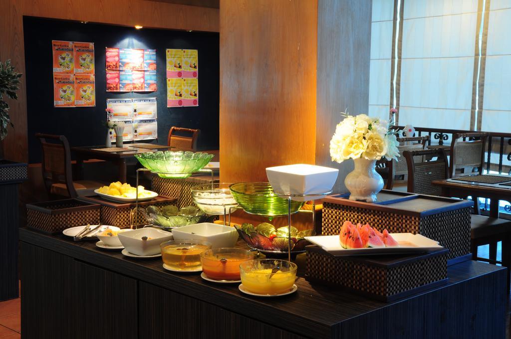 New Travel Lodge Hotel Chanthaburi Buitenkant foto