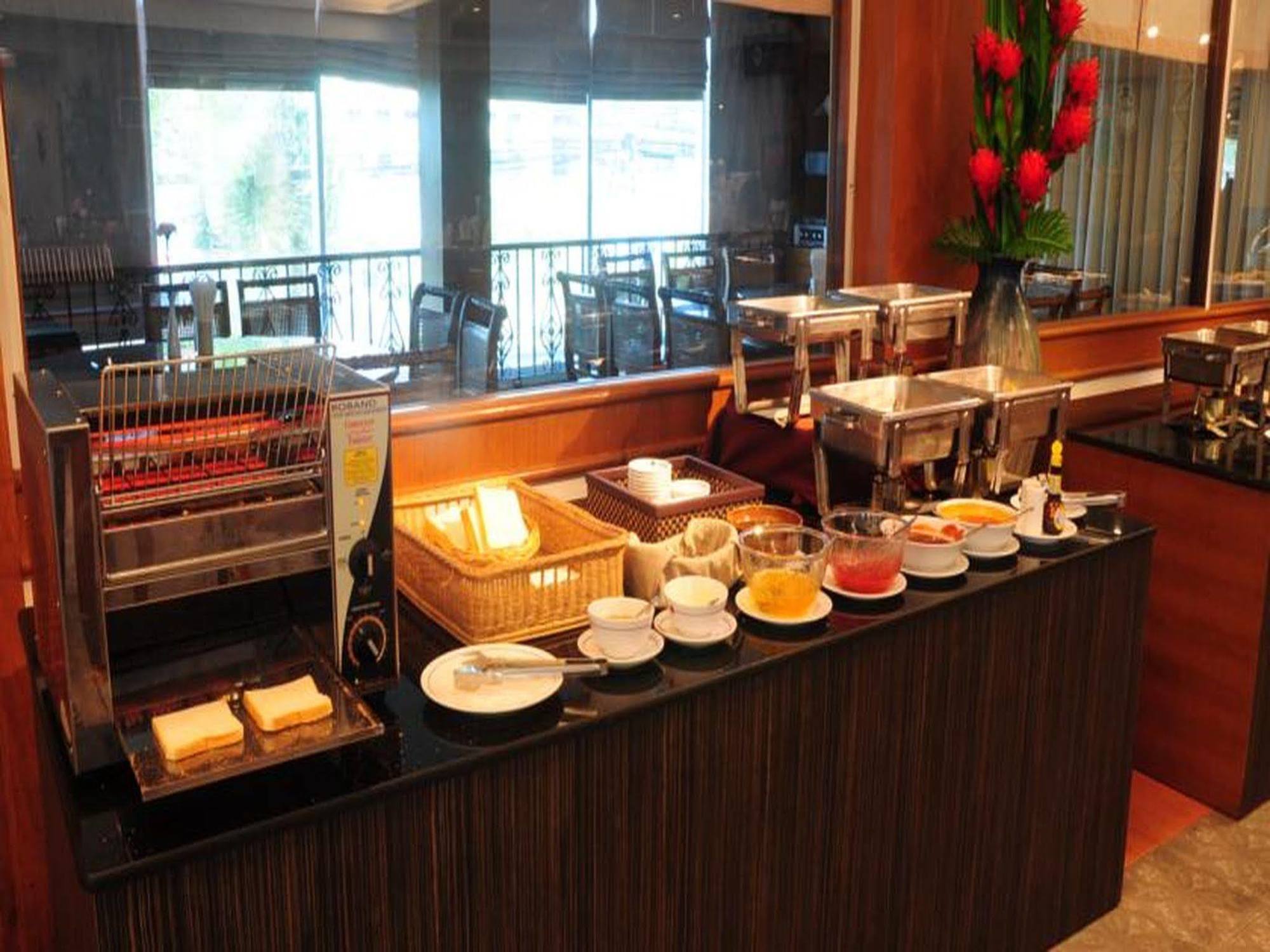 New Travel Lodge Hotel Chanthaburi Buitenkant foto