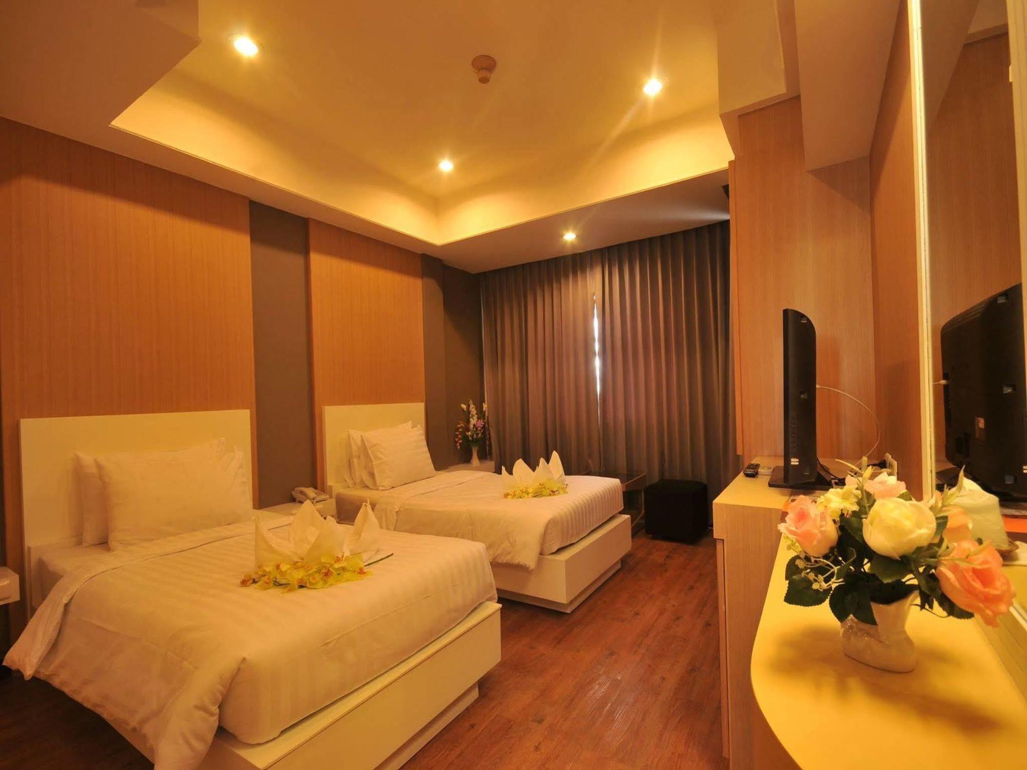 New Travel Lodge Hotel Chanthaburi Buitenkant foto