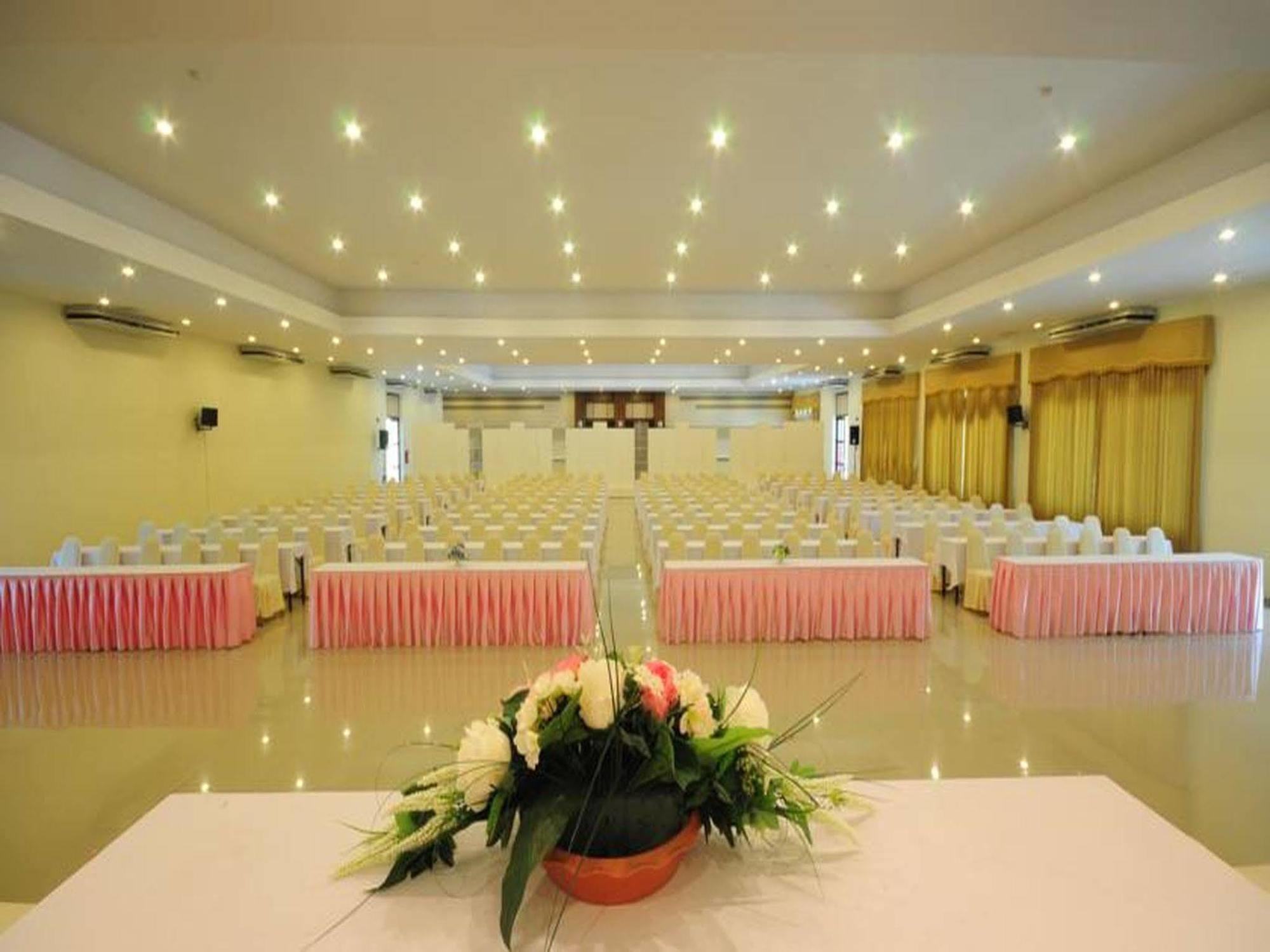 New Travel Lodge Hotel Chanthaburi Buitenkant foto
