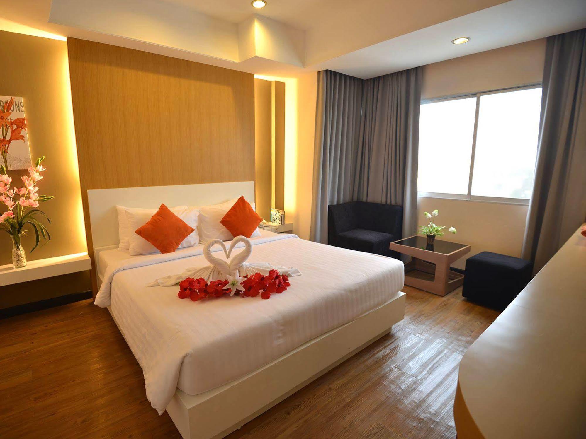 New Travel Lodge Hotel Chanthaburi Buitenkant foto