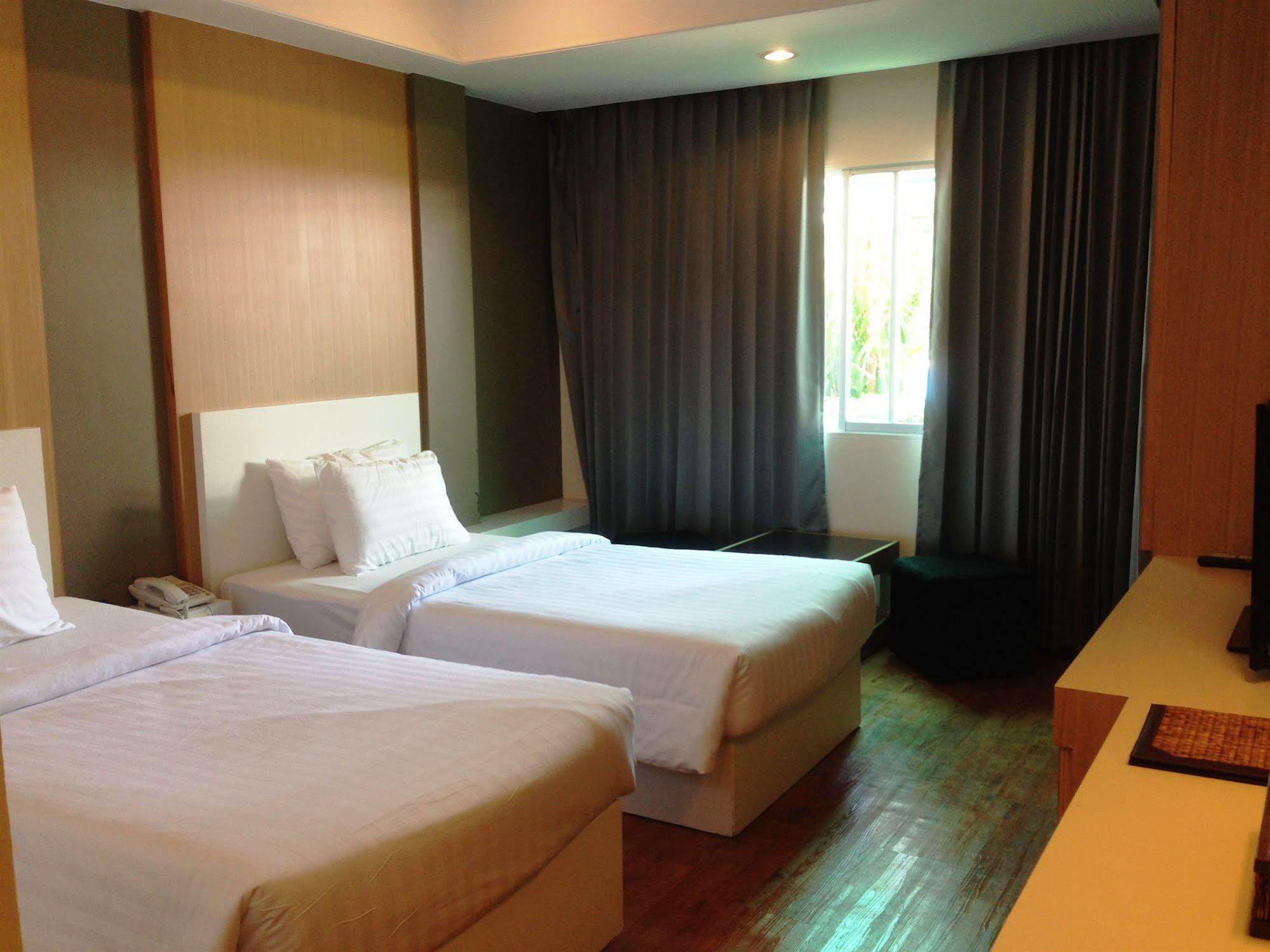 New Travel Lodge Hotel Chanthaburi Buitenkant foto