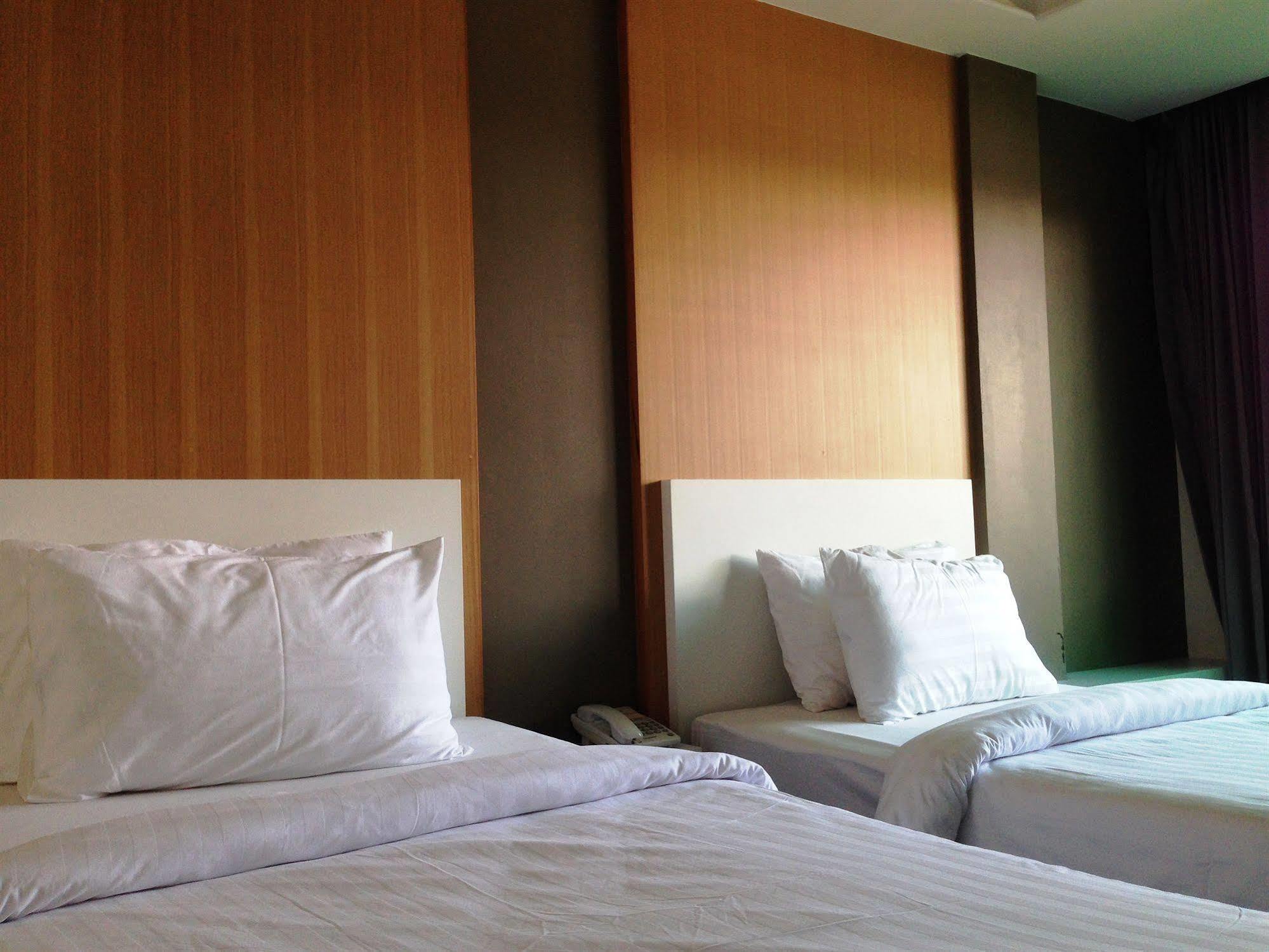 New Travel Lodge Hotel Chanthaburi Buitenkant foto