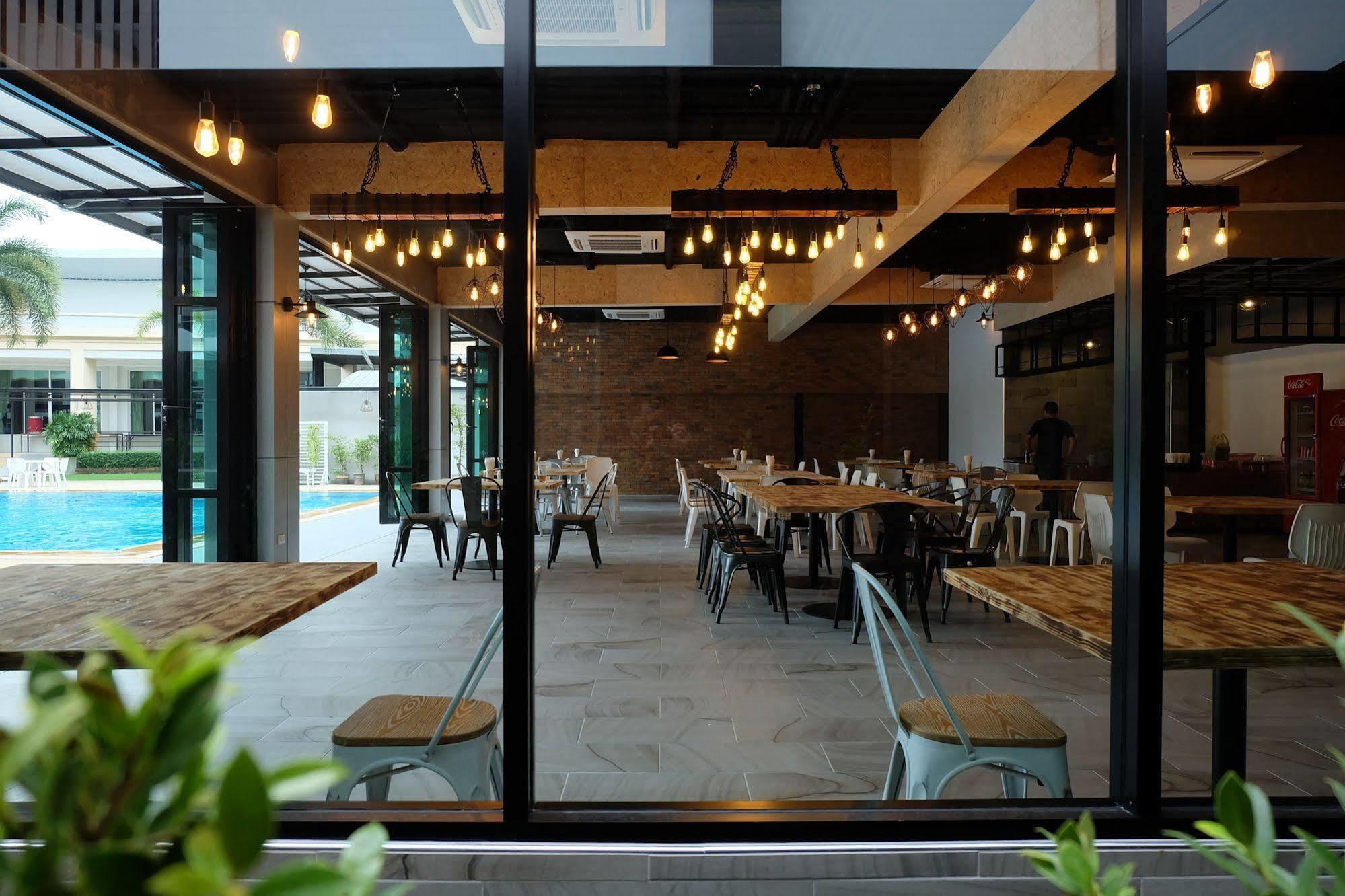 New Travel Lodge Hotel Chanthaburi Buitenkant foto
