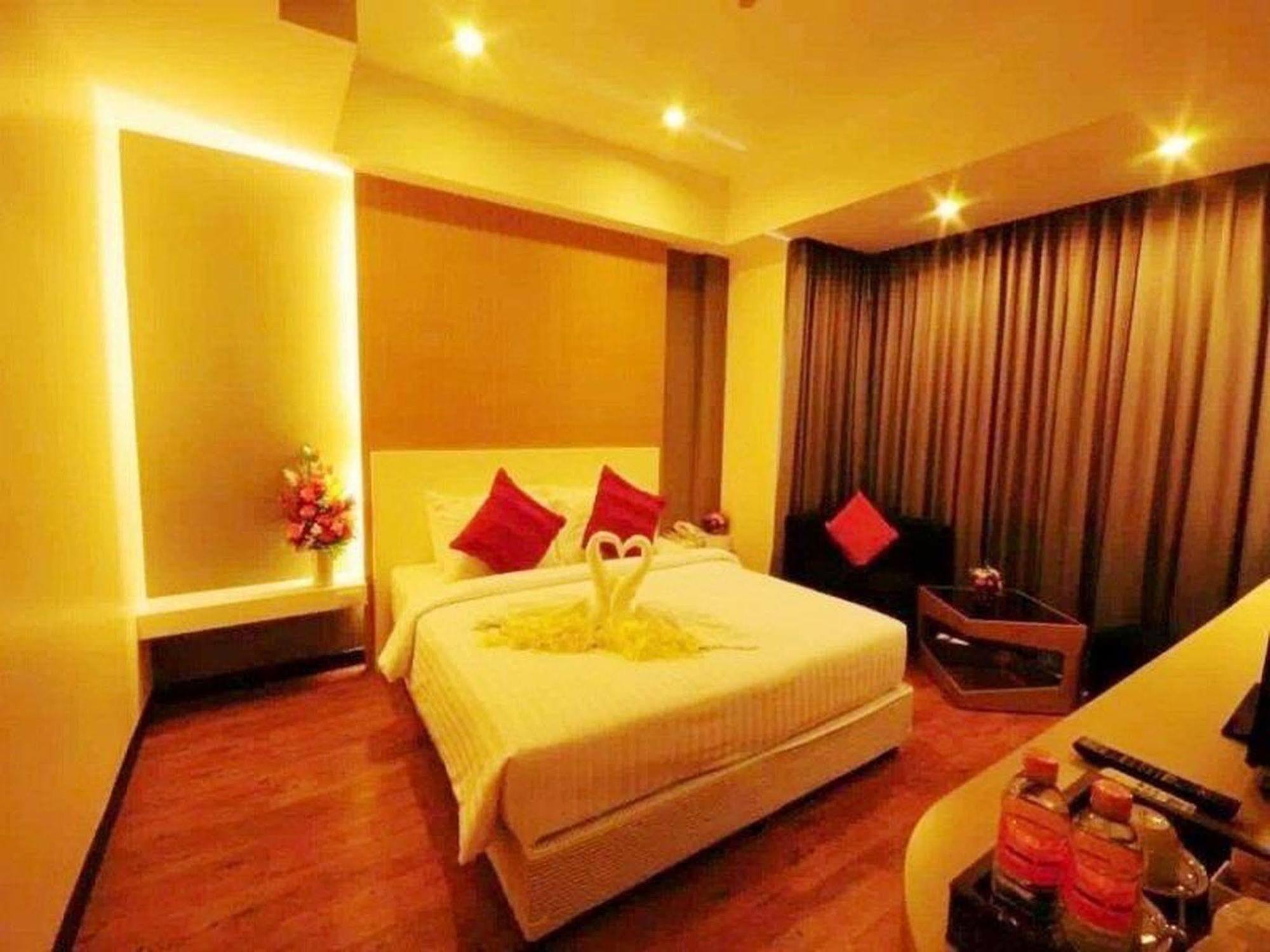 New Travel Lodge Hotel Chanthaburi Buitenkant foto